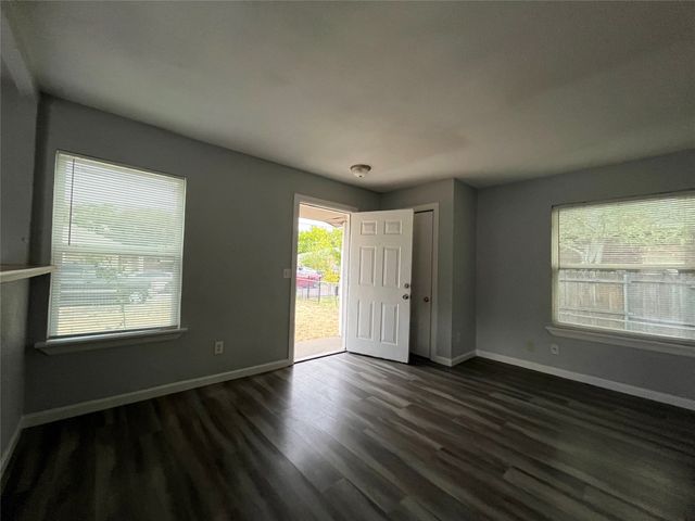 2020 Nomas Street, Dallas, TX 75212