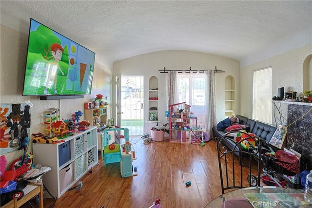 410 E 60th St, Long Beach, CA 90805