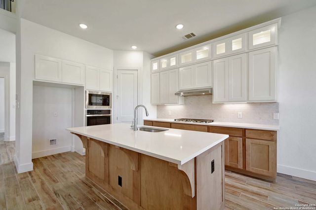 125 Pin Oak, Castroville, TX 78009