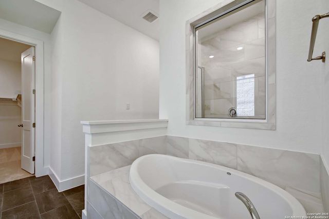 125 Pin Oak, Castroville, TX 78009