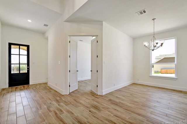 125 Pin Oak, Castroville, TX 78009
