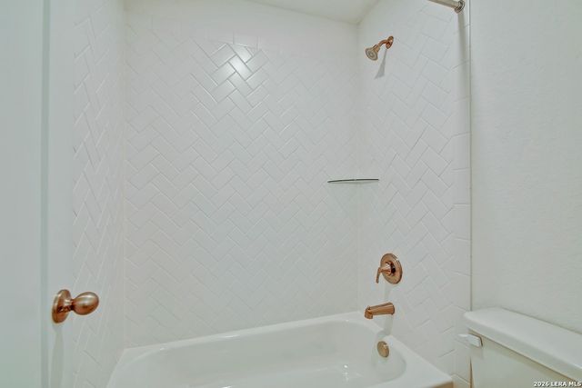 125 Pin Oak, Castroville, TX 78009