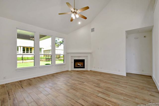 125 Pin Oak, Castroville, TX 78009