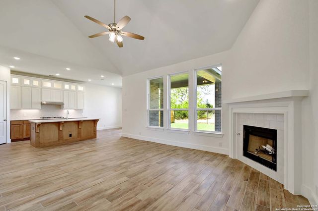 125 Pin Oak, Castroville, TX 78009