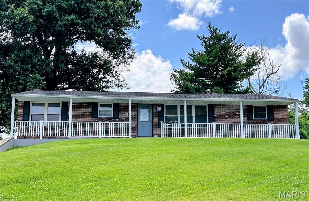 1107 Virginia Avenue, Crystal City, MO 63019