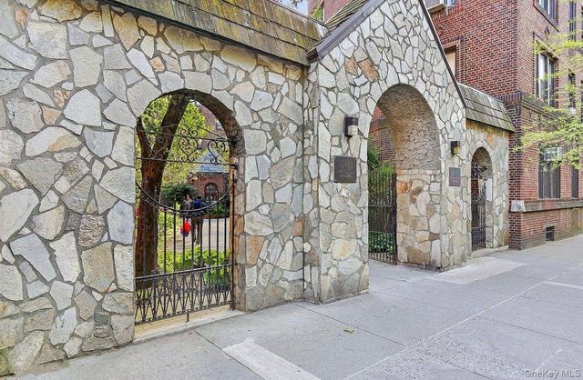 4220 Kissena Boulevard E18, Flushing, NY 11355