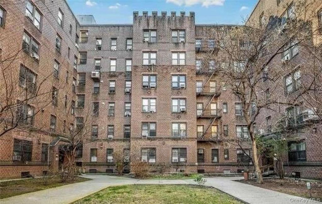 4220 Kissena Boulevard E18, Flushing, NY 11355