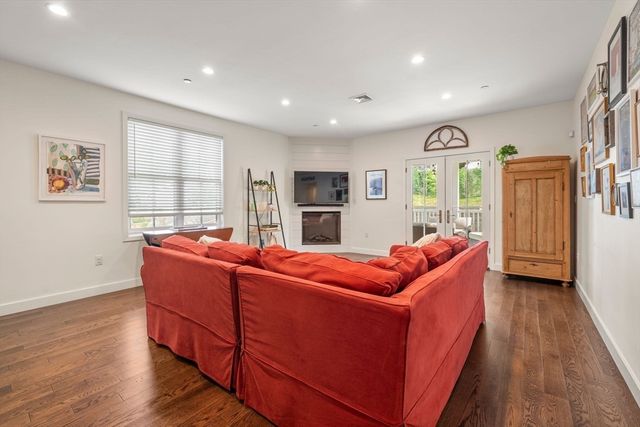 213 E Eagle St 3, Boston, MA 02128