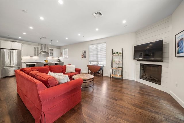 213 E Eagle St 3, Boston, MA 02128
