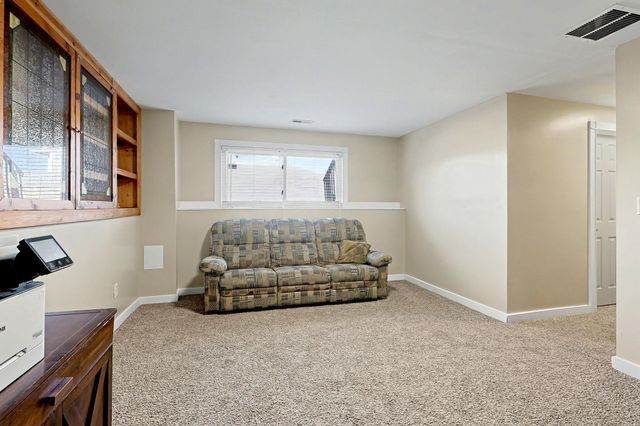 2512 Mainsgate Dr, Augusta, KS 67010