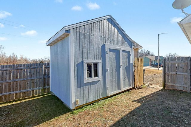 2512 Mainsgate Dr, Augusta, KS 67010