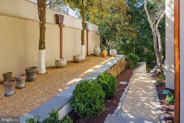 2740 CHAIN BRIDGE RD NW, Washington, DC 20016