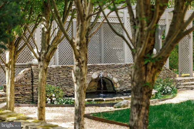 2740 CHAIN BRIDGE RD NW, Washington, DC 20016