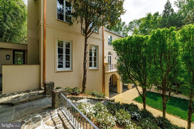 2740 CHAIN BRIDGE RD NW, Washington, DC 20016