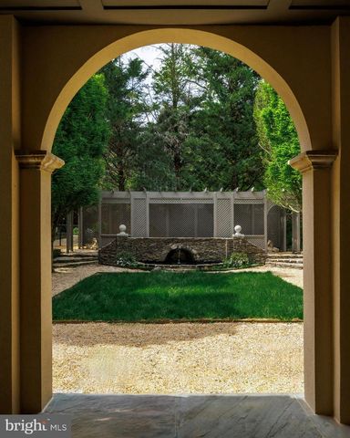 2740 CHAIN BRIDGE RD NW, Washington, DC 20016