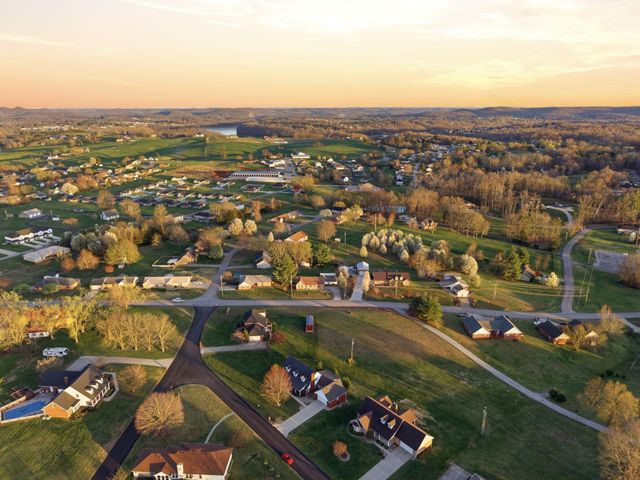 500 Natures Pointe Drive, Somerset, KY 42503