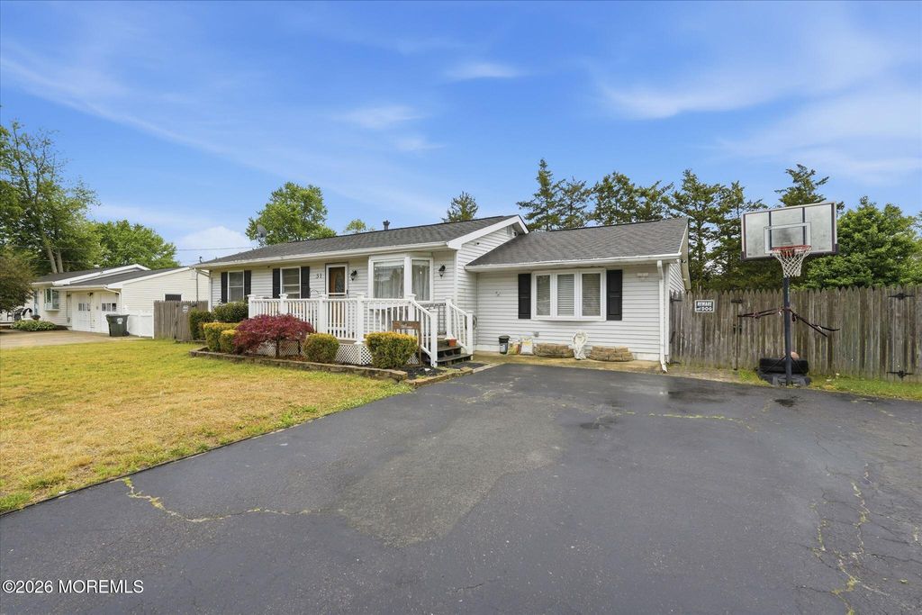 31 Georgian Boulevard, Jackson, NJ 08527