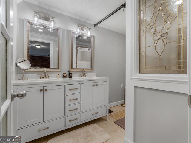 102 N Hill Street 302, Griffin, GA 30223