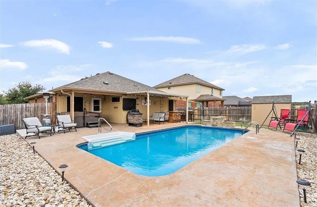 9813 Iron Horse Trail, Waco, TX 76708