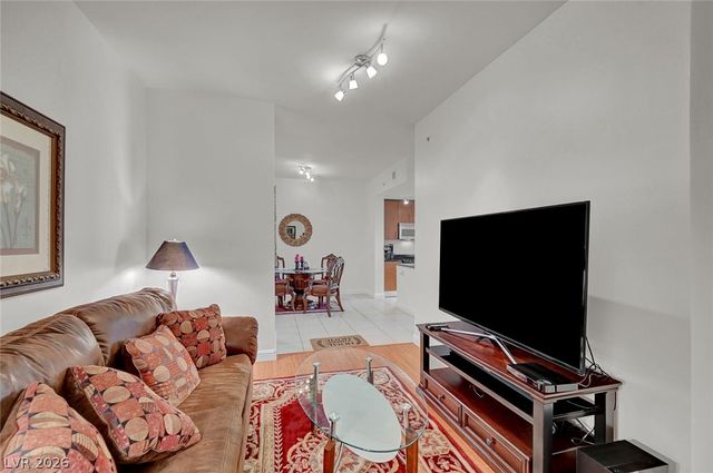 200 West Sahara Avenue 811, Las Vegas, NV 89102