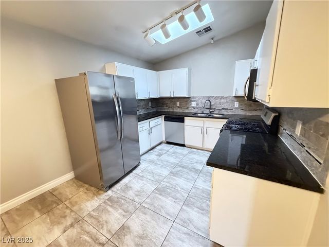 1913 POPPY HILL Street, Las Vegas, NV 89106