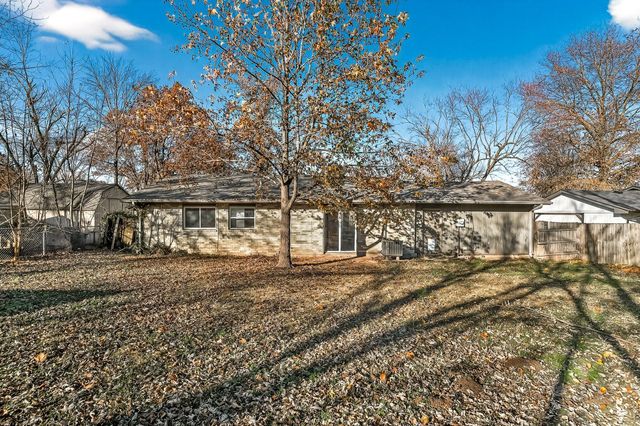 3224 W Countryside Drive, Springfield, MO 65807