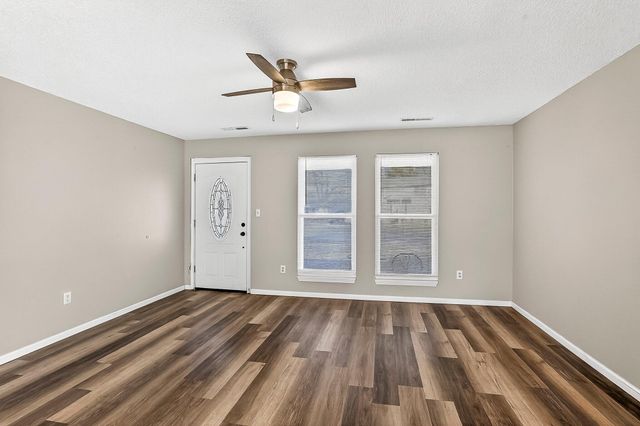 3224 W Countryside Drive, Springfield, MO 65807