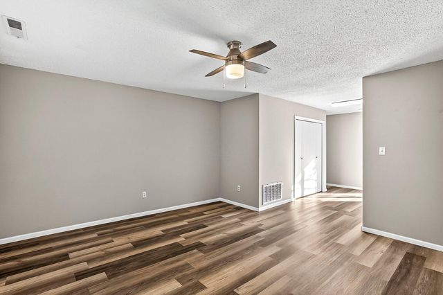 3224 W Countryside Drive, Springfield, MO 65807