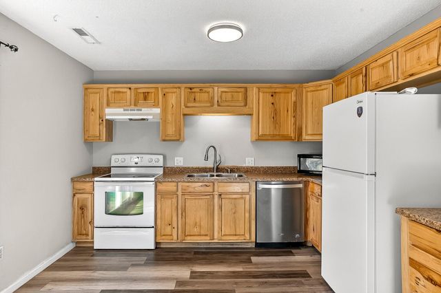 3224 W Countryside Drive, Springfield, MO 65807