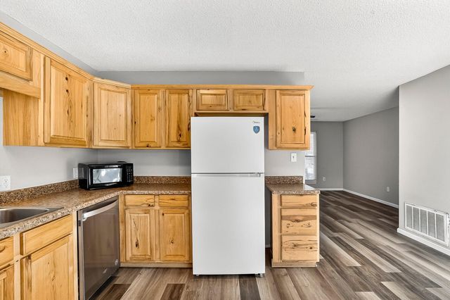 3224 W Countryside Drive, Springfield, MO 65807