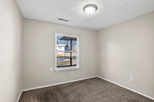 3224 W Countryside Drive, Springfield, MO 65807