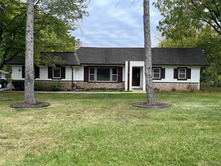 3930 Harris Lane, West Bloomfield, MI 48323