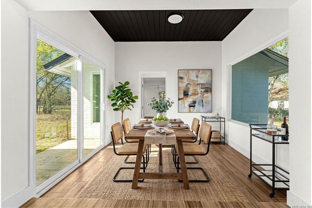 1312 C St, Floresville, TX 78114