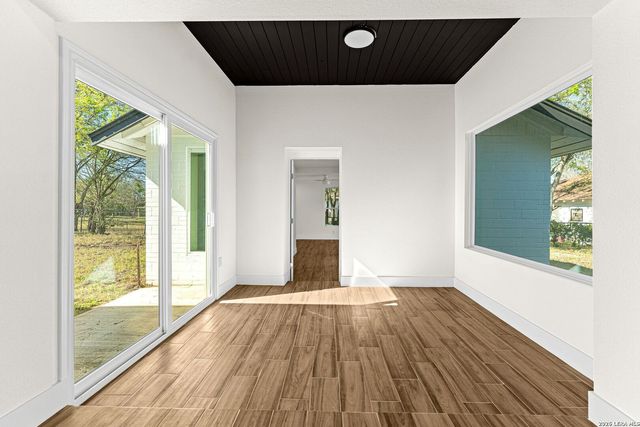 1312 C St, Floresville, TX 78114