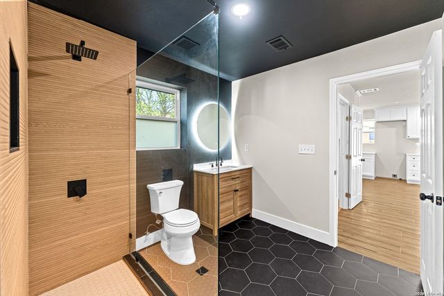 1312 C St, Floresville, TX 78114