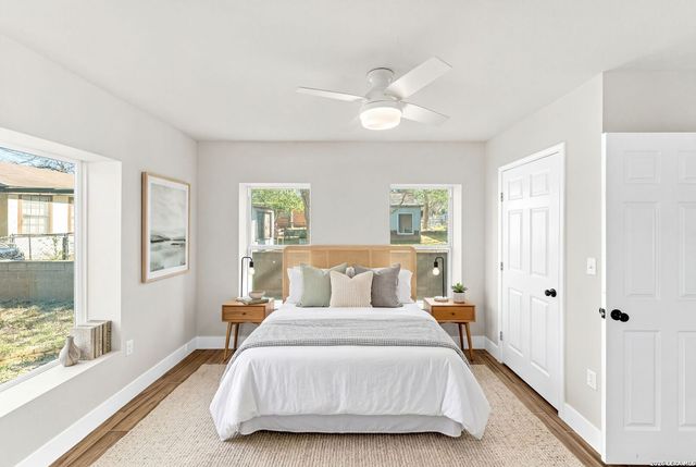 1312 C St, Floresville, TX 78114