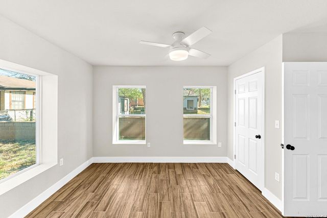 1312 C St, Floresville, TX 78114