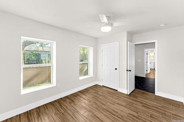 1312 C St, Floresville, TX 78114