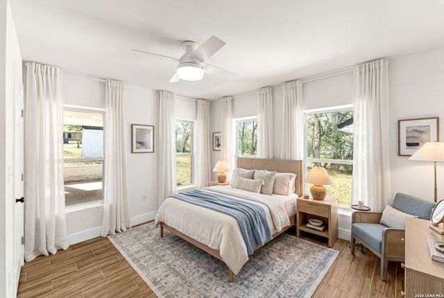 1312 C St, Floresville, TX 78114