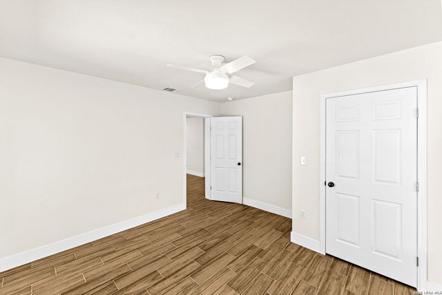 1312 C St, Floresville, TX 78114