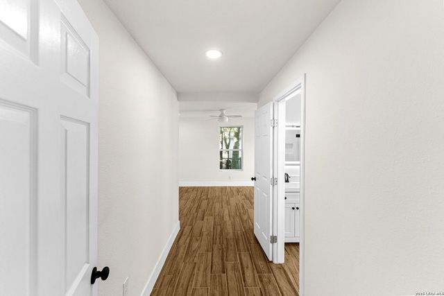 1312 C St, Floresville, TX 78114