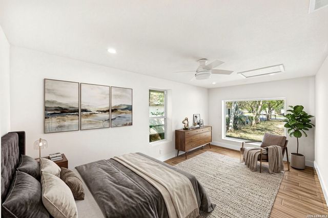 1312 C St, Floresville, TX 78114