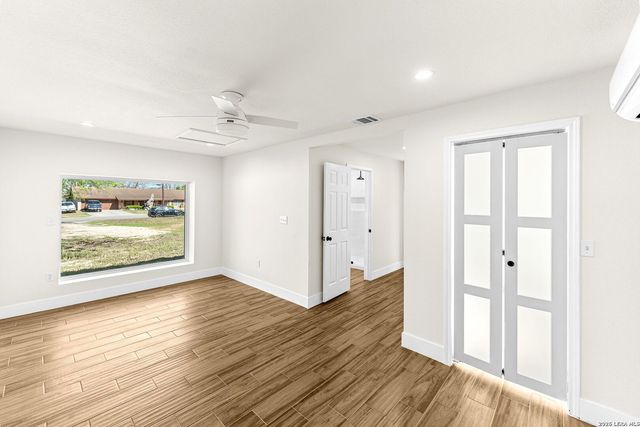 1312 C St, Floresville, TX 78114