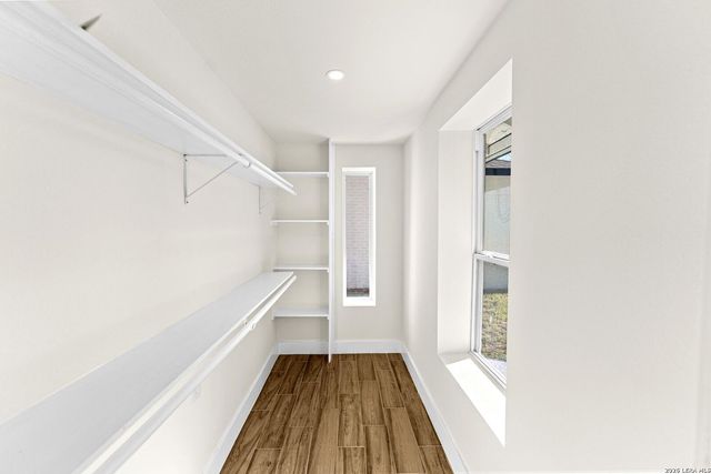 1312 C St, Floresville, TX 78114