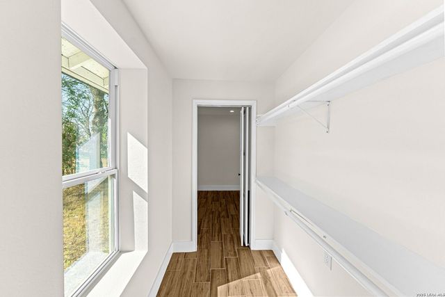 1312 C St, Floresville, TX 78114