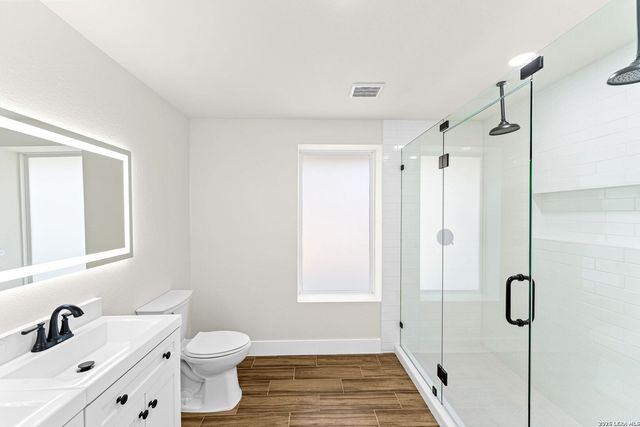 1312 C St, Floresville, TX 78114