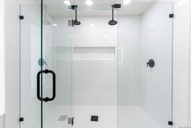 1312 C St, Floresville, TX 78114