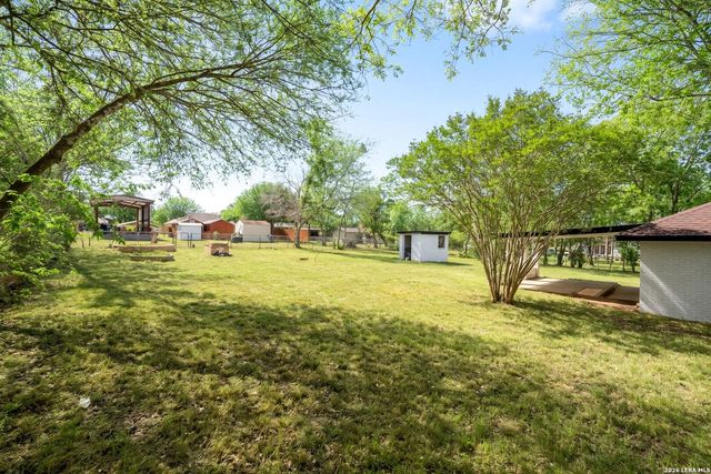 1312 C St, Floresville, TX 78114