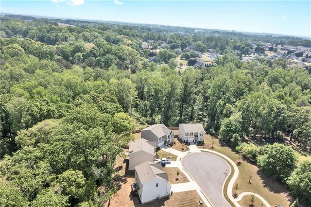 289 Pond Court, Hoschton, GA 30548