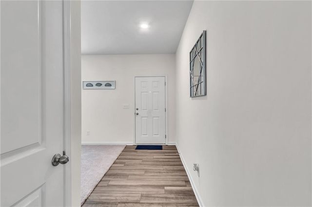 289 Pond Court, Hoschton, GA 30548